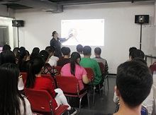 郑州AAA教育UI设计培训班自信分享讲座【2】-新闻频道-手机